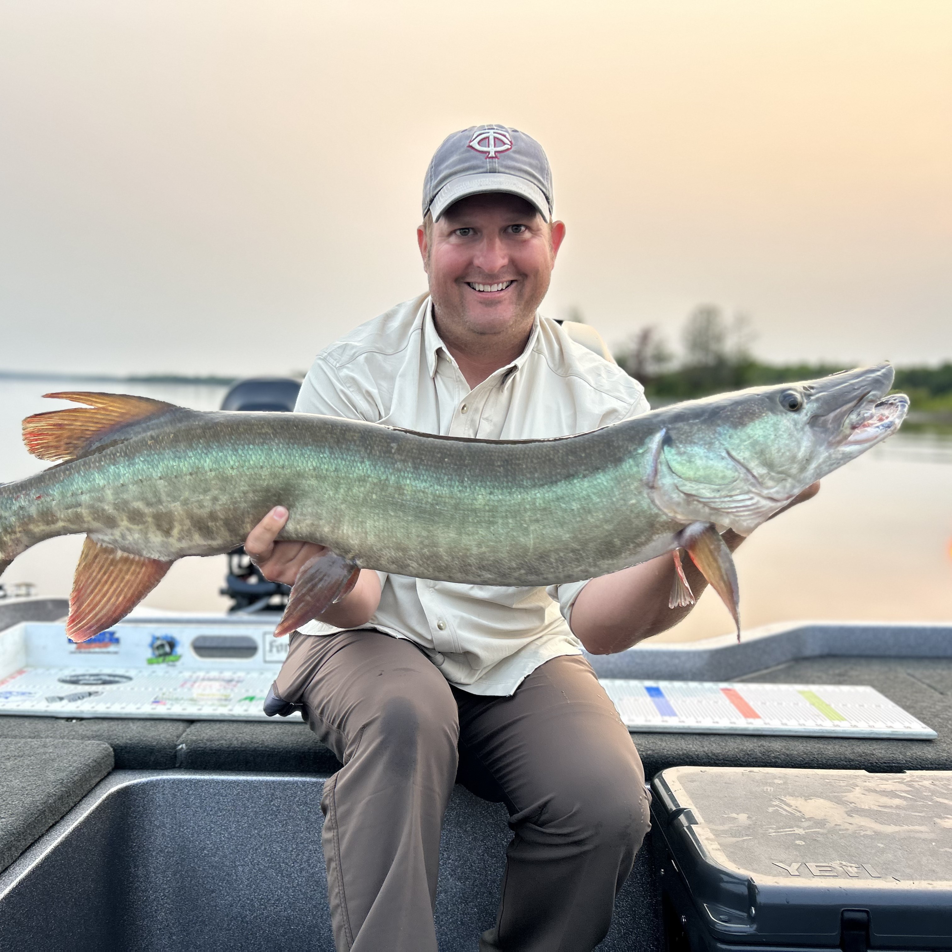 Minnesota Musky guide, Northern Minnesota, Western Minnesota, Detroit Lakes, Pelican Lake, Musky fishing, Muskie fishing, Catch and release